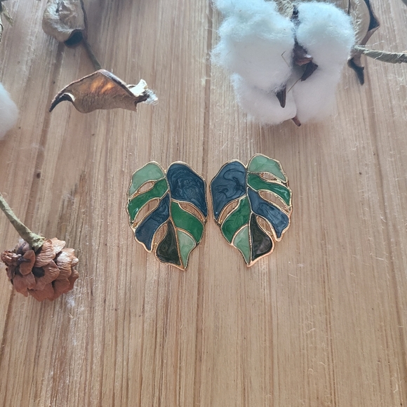🌴🌴Beautiful Palm Leaf Earrings in a green marble Color🌴🌴 - Picture 5 of 14